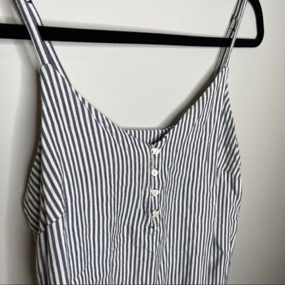 Old Navy women’s stripped tank top Sz Medium - Picture 2 of 4